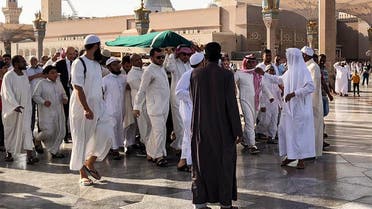 Mourners carry the coffin of the late former Tunisian president Zine El Abidine Ben Ali during his funeral at the Prophet Mohammed's mosque in Saudi Arabia's holy city of Medina, Islam's second holiest city, on September 21, 2019. (AFP)