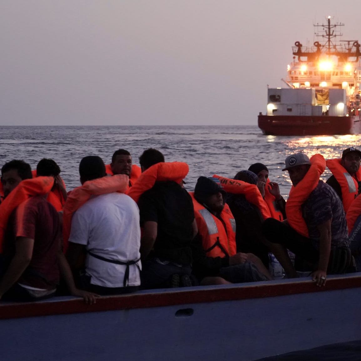 وفاة 12 مهاجرا على الأقل وفقد 10 بعد غرق 4 زوارق قبالة سواحل تونس