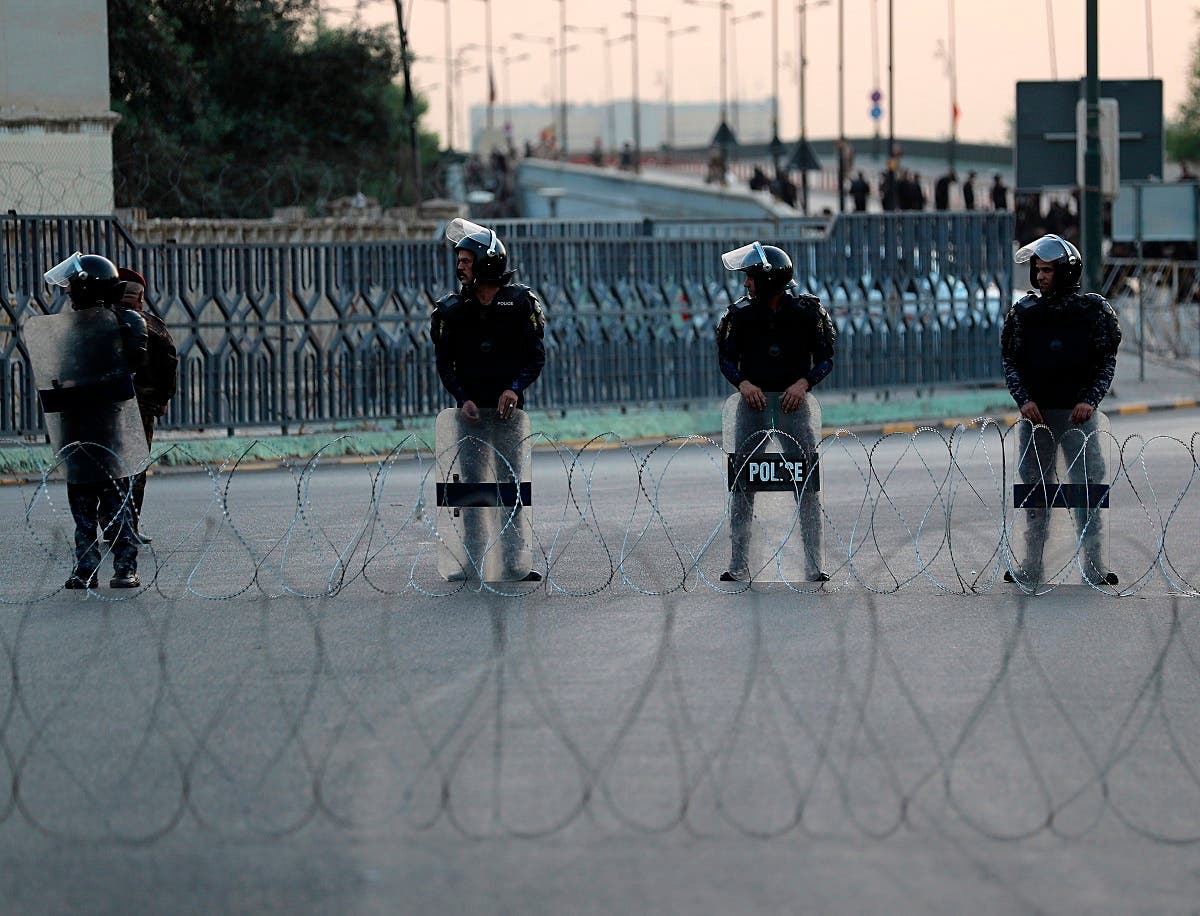 Iraqi security forces close a bridge leading to the Green Zone while protesters gather during a demonstration demanding services and jobs in Tahrir Square, in central Baghdad. (File photo: Reuters)