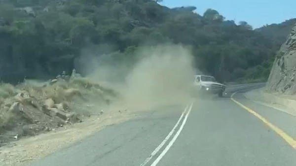 شاهد.. حادث تصادم عنيف والمرور يضبط السائقين