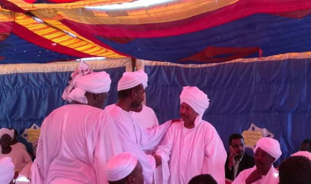 رئيس الوزراء السوداني عبد الع حمدوك معزياً أسرة قصي (الجمعة في الخرطوم)