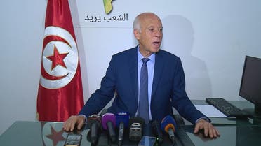 THUMBNAIL_ وقف المرشح قيس سعيد حملته الانتخابية يثير جدلا في الشارع التونسي 
