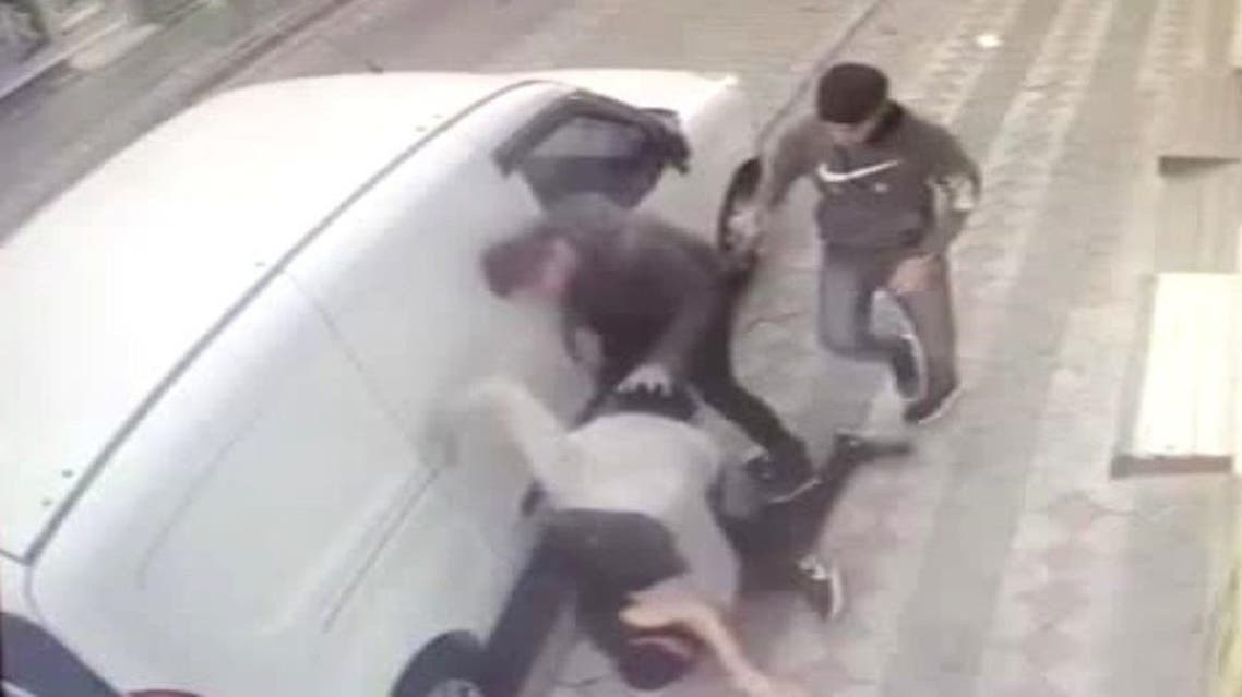 أتراك يعتدون على مراهق سوري