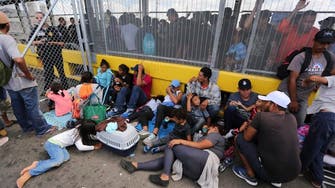 مهاجرون يغلقون معبراً حدودياً بين الولايات المتحدة والمكسيك                          