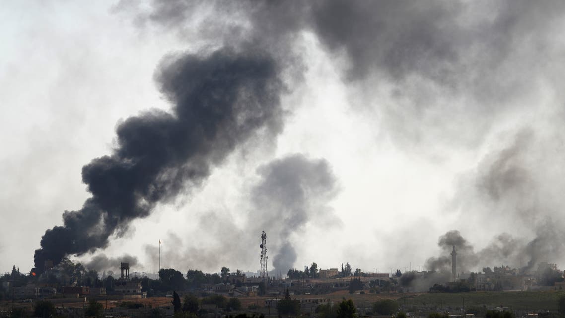 الدخان يت صاعد من بلدة تل أبيض في سوريا