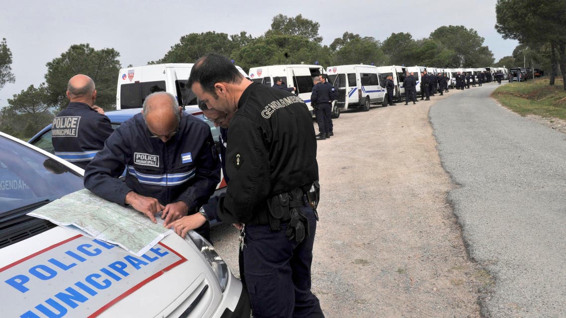 Hundreds of policemen gather in Roquebrune-sur-Argens on April 29, 2011 to participate in massive search for Xavier Dupont de Ligonnes after French authorities issued an international search alert on April 23 for murder suspect Xavier Dupont de Ligonnes. (AFP)