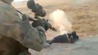 فيديو.. مقاتلون موالون لتركيا يفرغون رصاصهم في 9 مدنيين