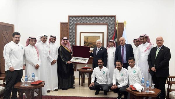 منتخب السعودية يصل رام الله.. وعباس: شرفتم بلدكم فلسطين