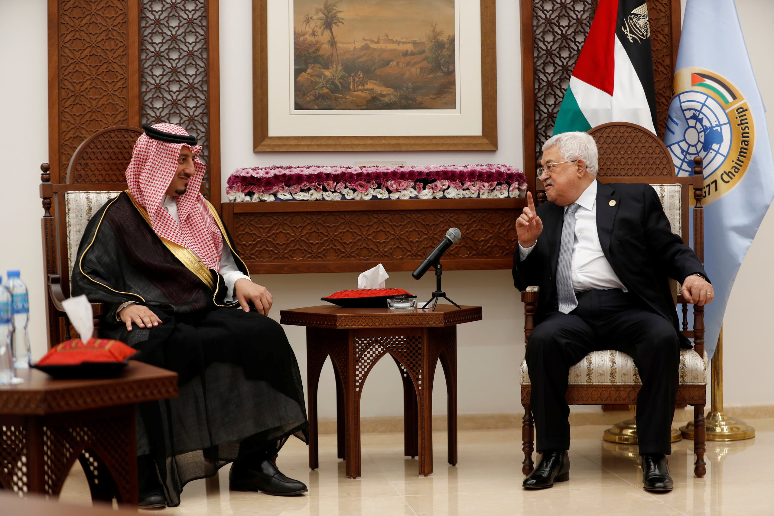 عباس يستقبل المسحل