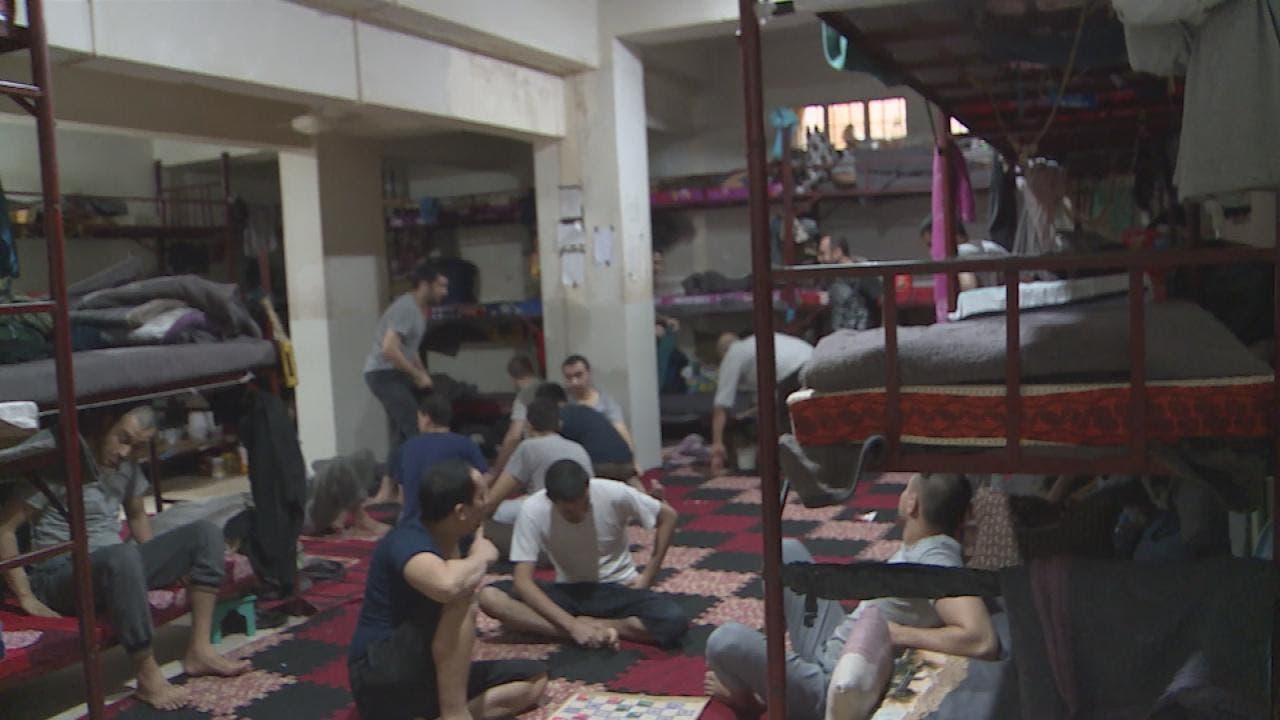 صورة من داخل أحد السجون التي يتواجد فيها عناصر داعش شمال سوريا