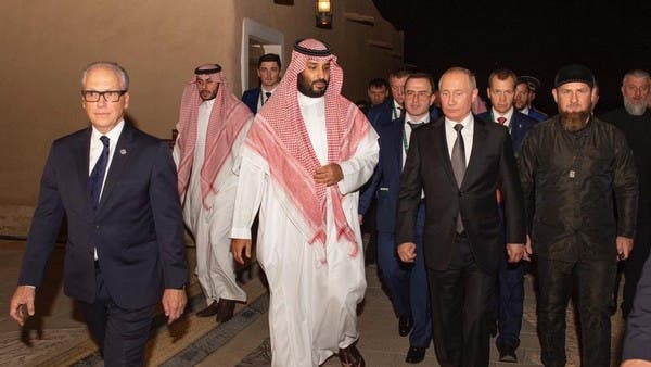 صور.. محمد بن سلمان وبوتين يتجولان بحي الطريف التاريخي