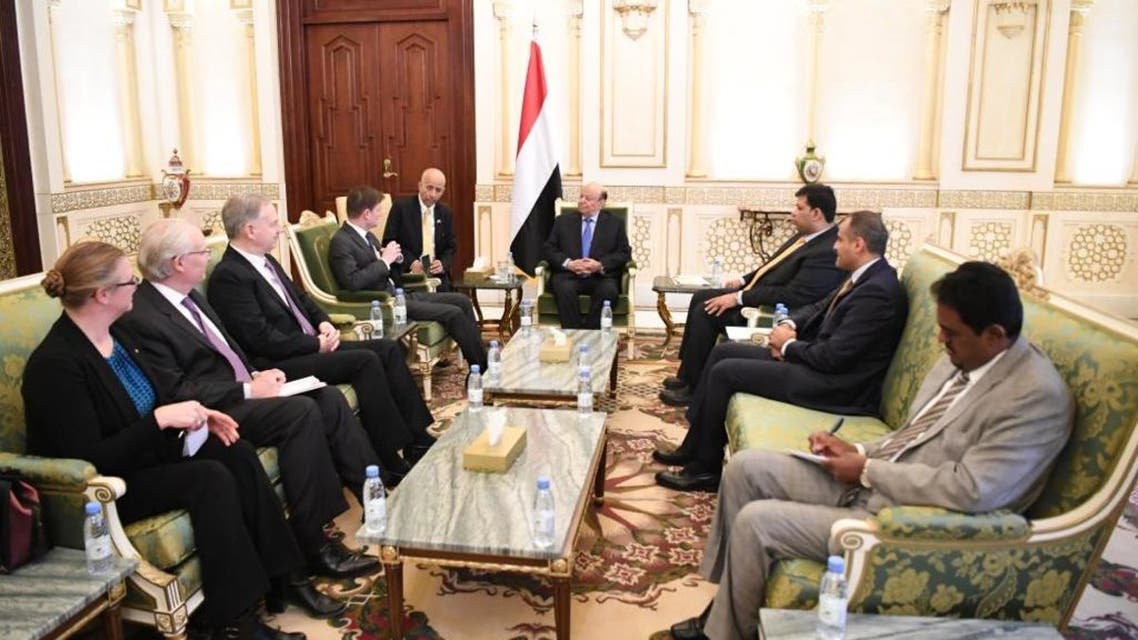 الرئيس اليمني خلال استقباله للمسؤول الأميركي