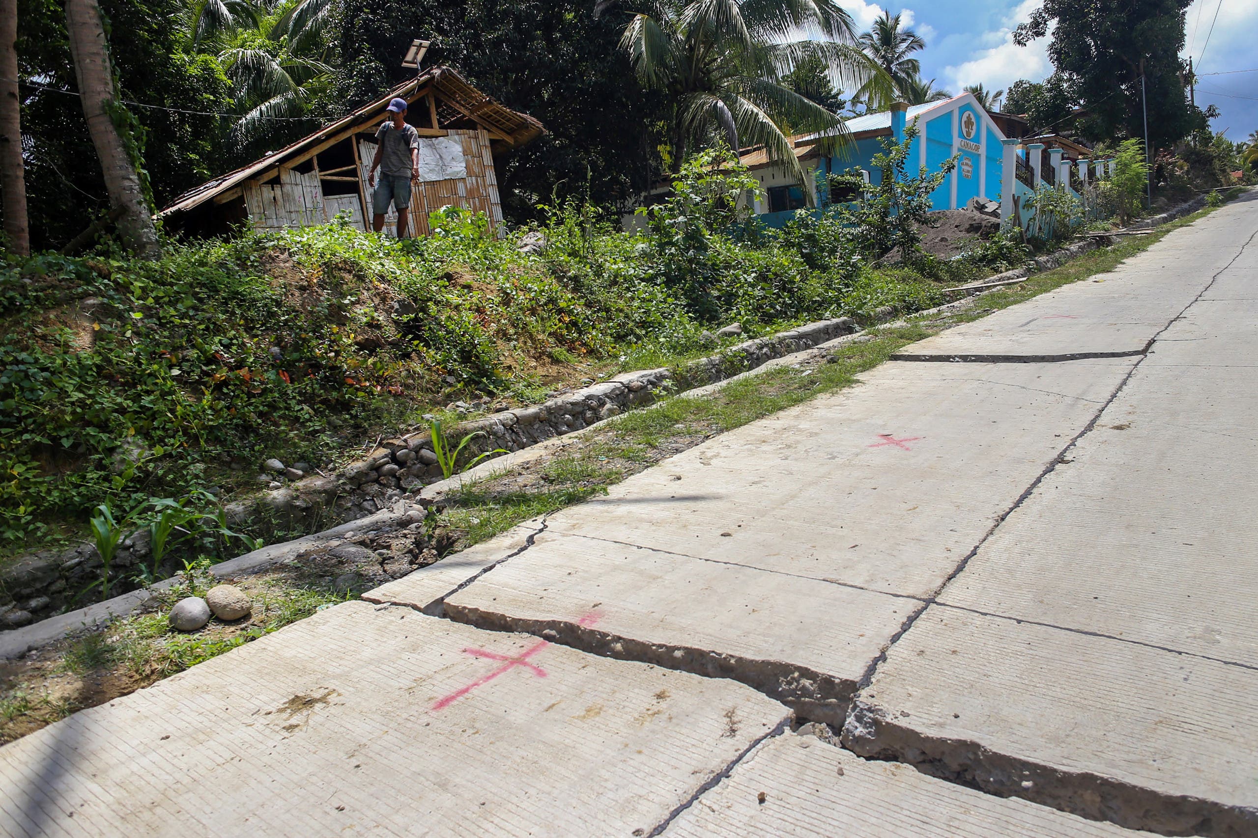 A cracked road in the Philippines earthquake October 17 2019 - AFP