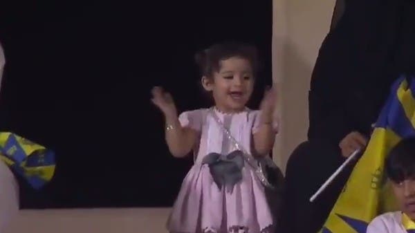 طفلة سعودية تشعل مواقع التواصل.. وهذا ما قام به رئيس النصر