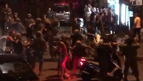 الجيش اللبناني يمنع أنصار حزب الله وحركة أمل من الاحتكاك بالمتظاهرين