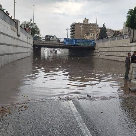 الأمطار تغرق شوارع مصر وتقفل المدارس في 3 محافظات