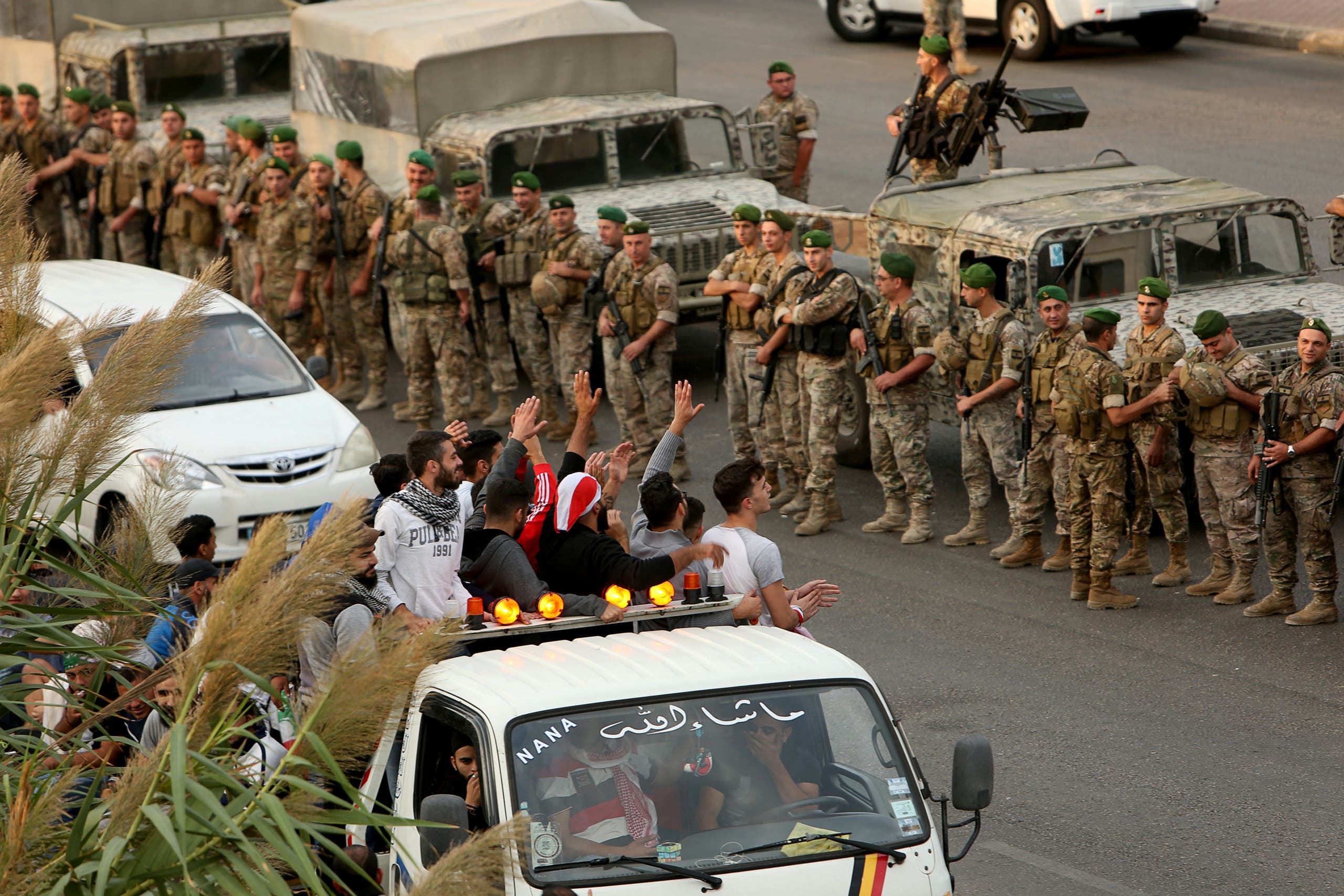 من تظاهرات لبنان(رويترز)