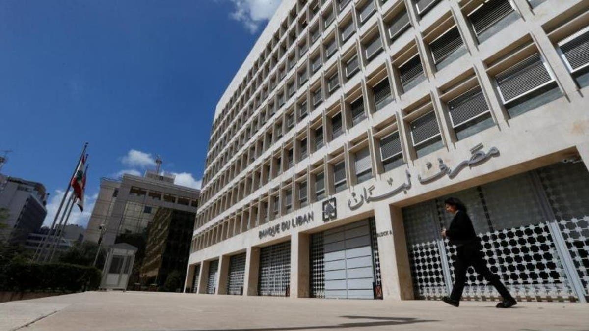 مصرف لبنان المركزي يمدد بيع الدولار دون سقف للبنوك حتى نهاية يوليو