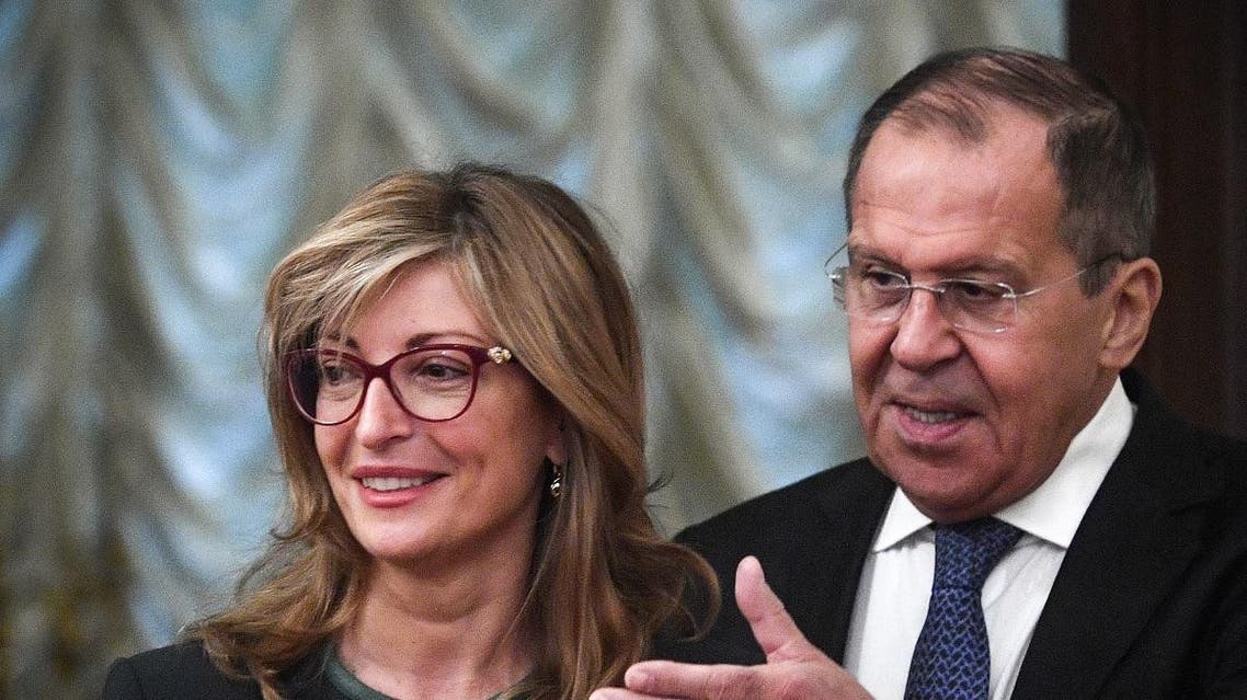 Russian Foreign Minister Sergey Lavrov (R) invites his Bulgarian counterpart Ekaterina Zaharieva to start their talks in Moscow on October 21, 2019. (File photo: AFP)
