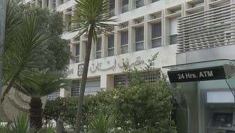 لبنان يعتزم التحقيق في تحويل مسؤولين أموالاً للخارج