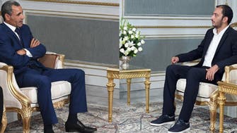 "ما هكذا نجلس".. صور لضيوف رئيس تونس تثير جدلاً