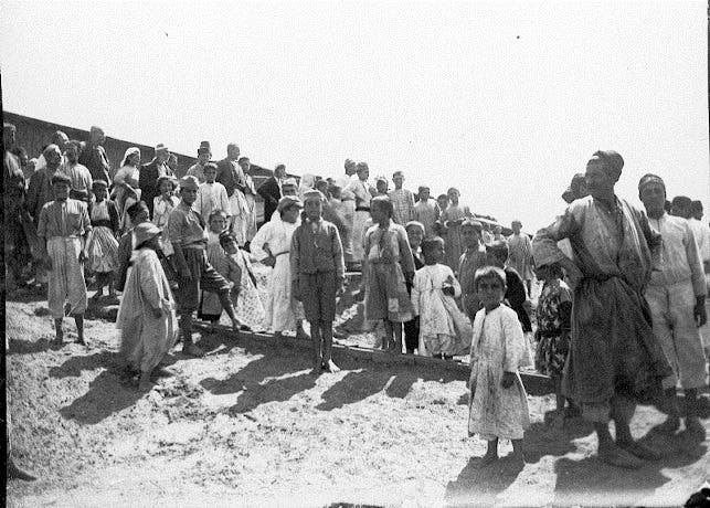 أرمن فروا من مذابح تركيا عقب وصولهم لمصر