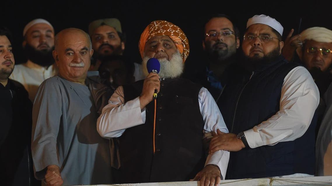 Islamic political party Jamiat Ulema-e-Islam (JUI) leader Maulana Fazlur Rehman (C) delivers a speech during an anti-government “Azadi (Freedom) March” in Islamabad on November 3, 2019. (AFP)