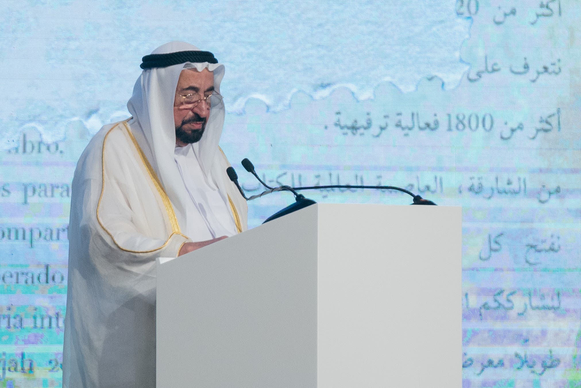 الشيخ سلطان القاسمي حاكم الشارقة خلال افتتاح معرض الشارقة للكتاب