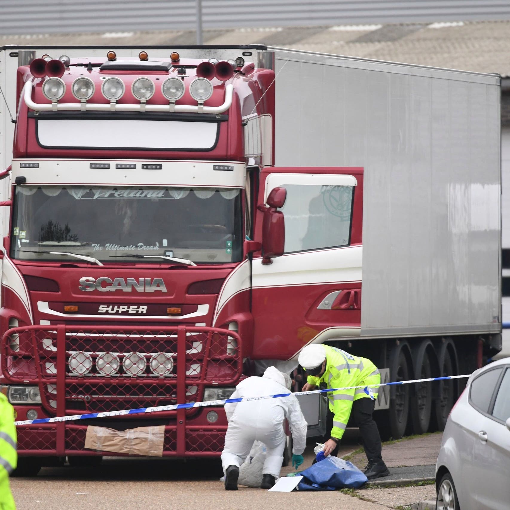 بريطانيا.. الكشف عن هوية ضحايا "شاحنة الجثث"