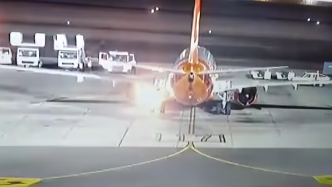 Ukrainian plane catches fire in Sharm el Sheikh. (Screengrab)