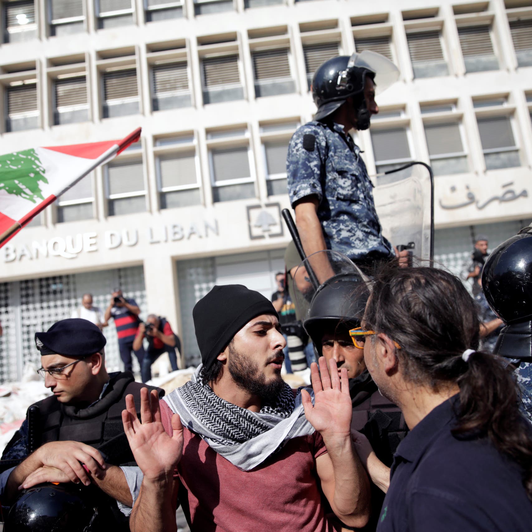 مصرف لبنان يطلب رسمياً التحقيق بأموال السياسيين المهربة
