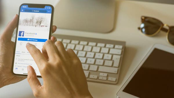 احذر.. فيسبوك تشغل كاميرا أيفون سراً أثناء تصفح تطبيقها