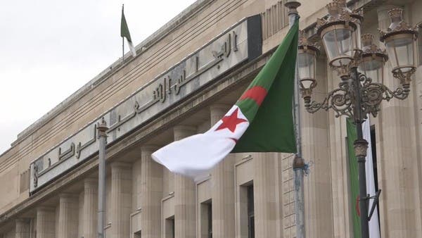 البرلمان الجزائري يصادق بالإجماع على مشروع تعديل الدستور