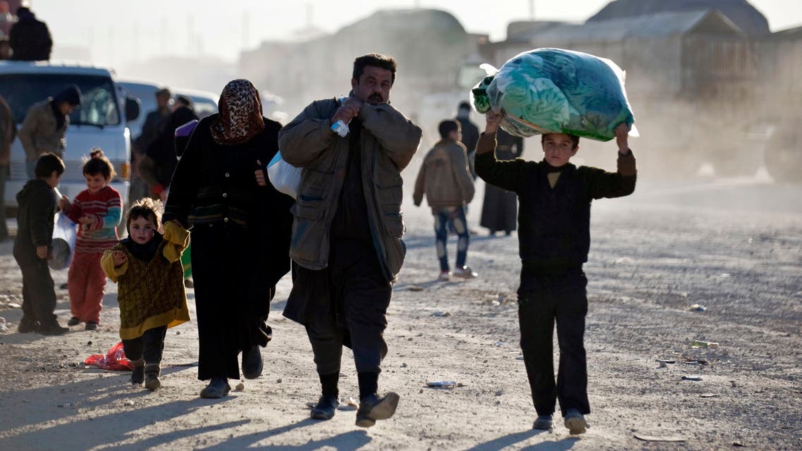 لاجئون سوريون على حدود تركيا