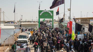 Shiite Muslim pilgrims pass through the Iran-Iraq Shalamjah border crossing to the southern Iraqi city of Basra on October 12, 2019. (AFP)