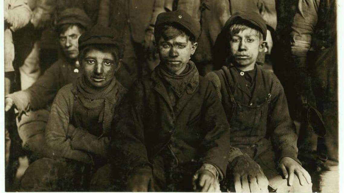 صورة لعدد من أطفال المناجم سنة 1911