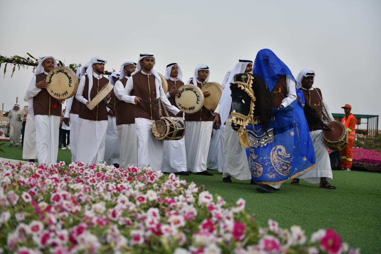 السعودية أشجار معمرة دولية تتوسط احتفال الزهور بالعوامية