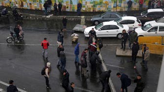 إيران تقرّ بقتل المتظاهرين بـ8 مدن.. ومطاردة للمحتجين بمعشور