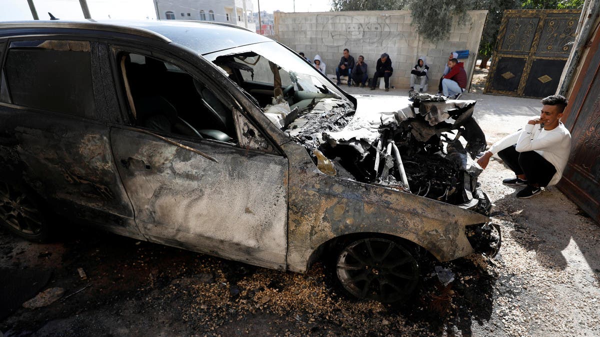 Palestinians: Israeli Settlers Torch Cars In West Bank | Al Arabiya English