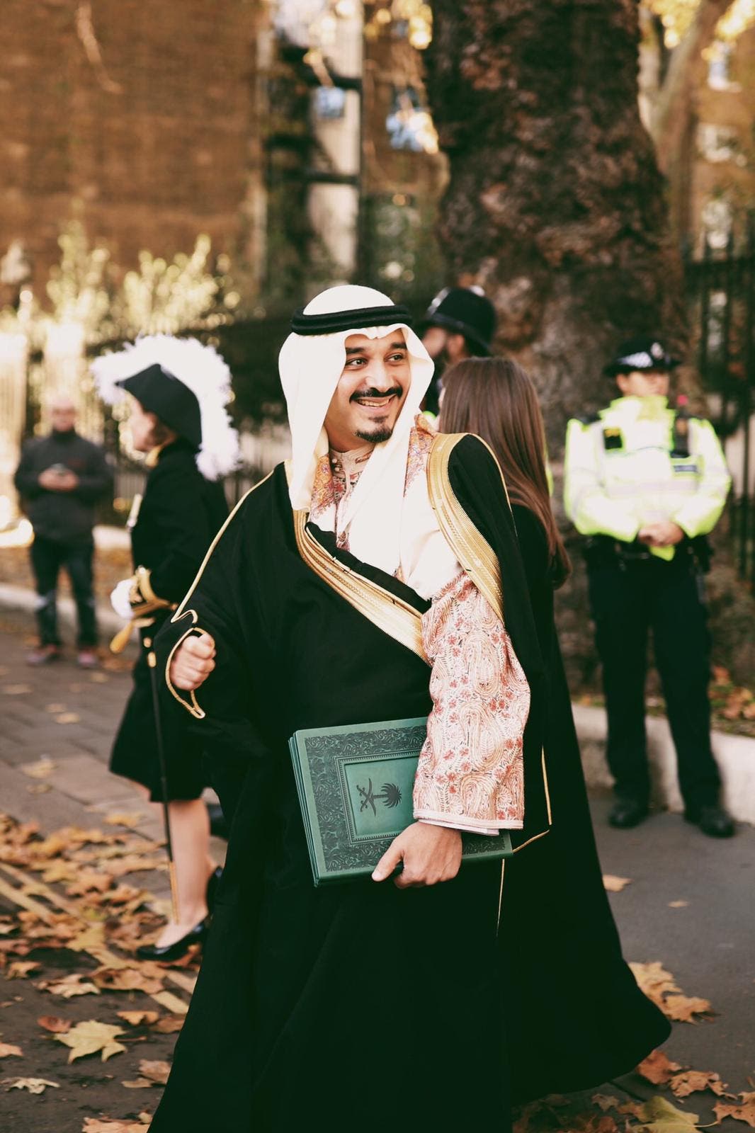 مصورة الأمير خالد بن بندر والأميرة لوسي تروي قصتها