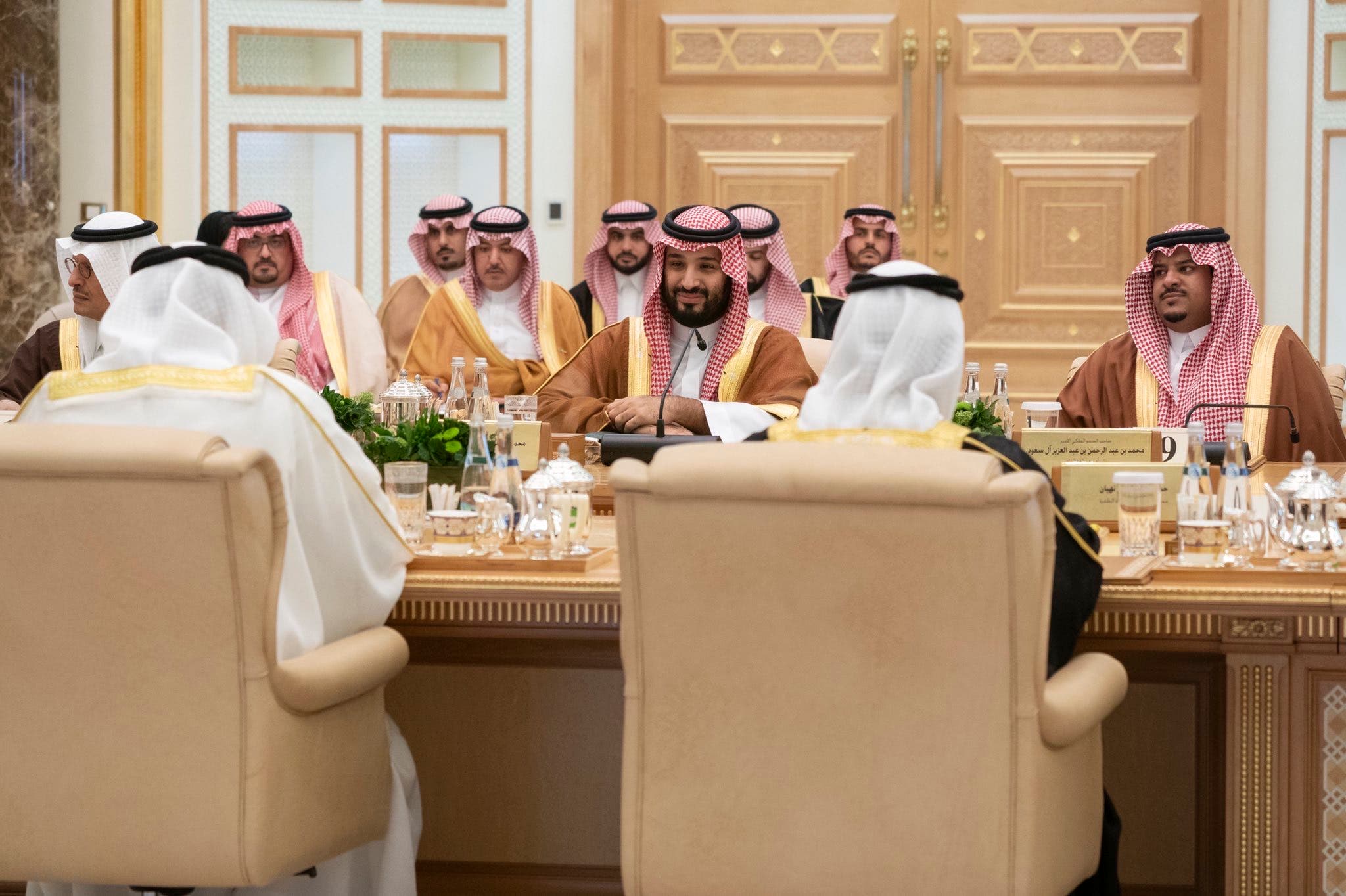 Развлечение шейхов. ОАЭ наследный принц Абу Даби. Сауд Аравия Шейх. Гарем принца Саудовской Аравии. Гарем принца Саудовской Аравии наследного.