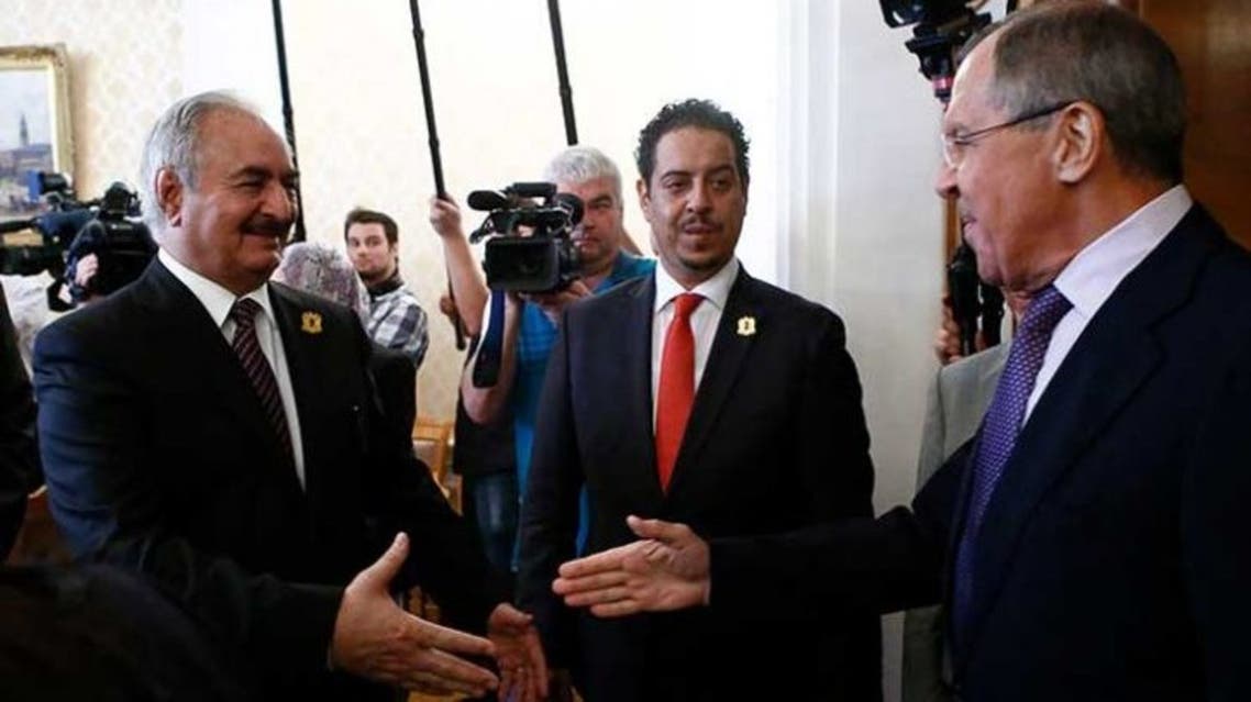 قائد الجيش الليبي خليفة حفتر ووزير الخارجية الروسي سيرغي لافروف