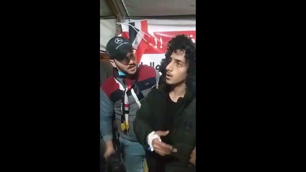 متظاهر يتهم "إيرانيين" بتعذيبه واحتجازه في مرقد الحكيم