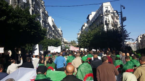 قبل أسبوع من رئاسيات الجزائر.. مسيرات منادية بتجسيد مطالب الحراك