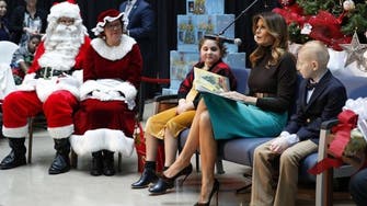 صور.. ميلانيا ترمب تقرأ قصصا لأطفال سيقضون الميلاد بمستشفيات