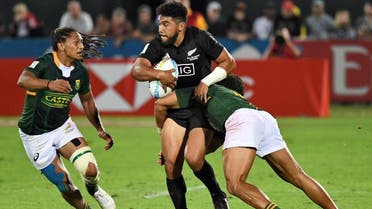 Ngarohi McGarvey-Black of New Zealand (C) is tackled by Justin Geduld (L) and Kurt-lee Arendse (R) of South Africa during the HSBC Dubai Sevens Series final men's rugby match between South Africa and New Zealand at The Sevens Stadium in Dubai on December 7, 2019. (AFP)