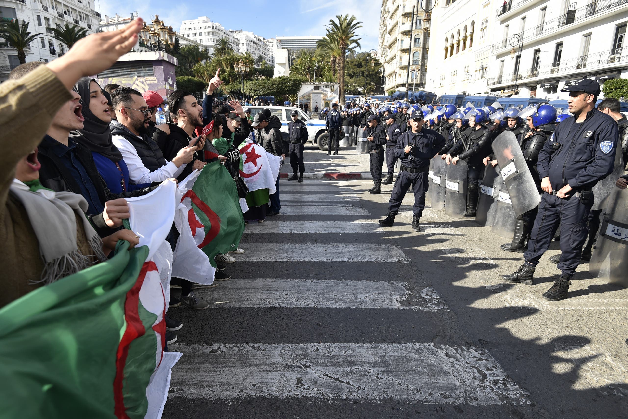 تظاهرات جزائرية ضد الانتخابات