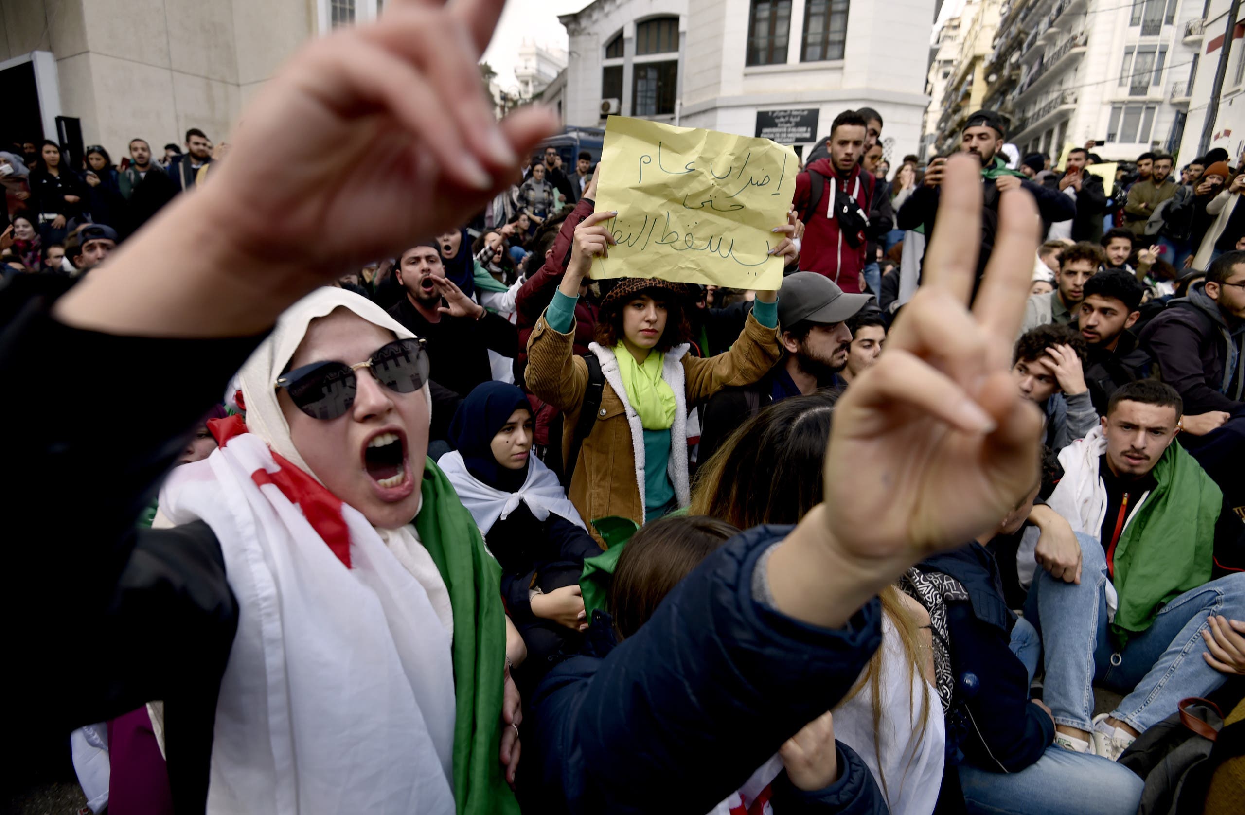 تظاهرات جزائرية ضد الانتخابات 