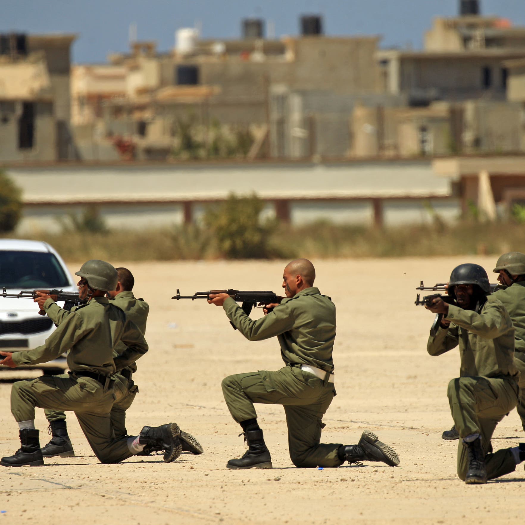 الجيش الليبي يرسل تعزيزات جديدة.. والهدنة "معلقة"
