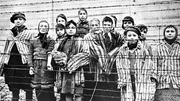 صورة لعدد من الأطفال بمراكز الموت النازية